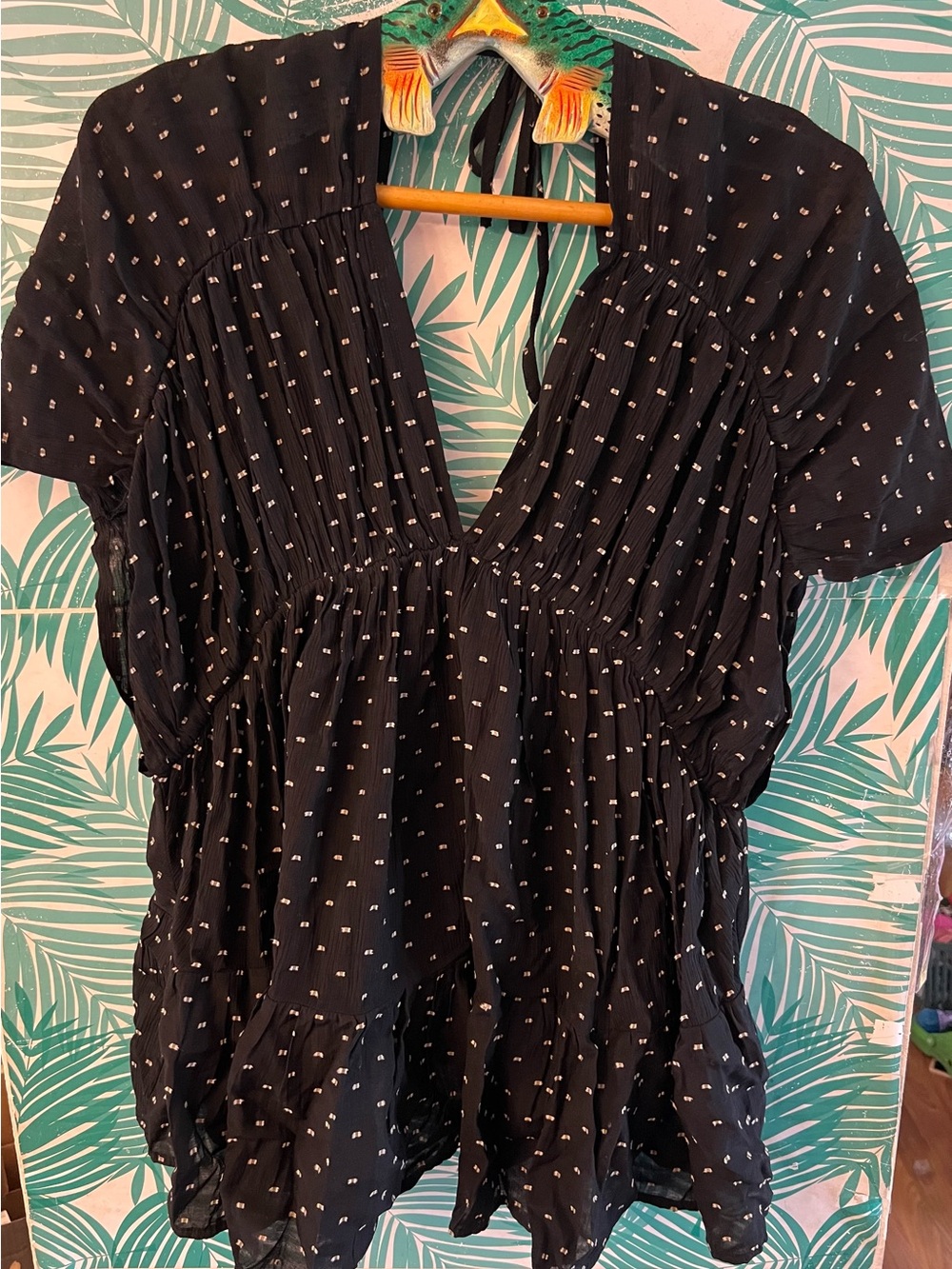 Anniewear Black Smocked V-Neck peplum Blouse w/ white dots sz M